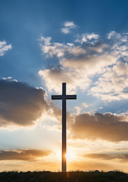 religiöse Kreuzansicht mit Himmel und Wolken