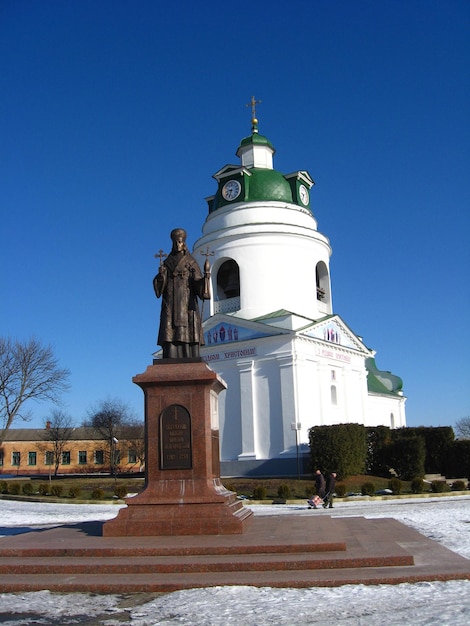 Religiöser Ort mit Denkmal in der Stadt Priluky in der Ukraine