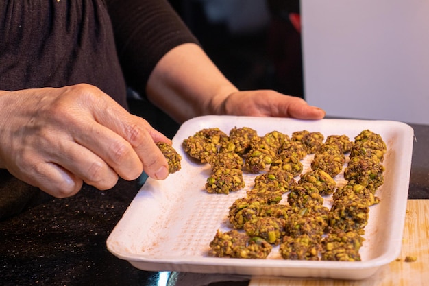 Relleno de pistacho para preparar keto kahk para eid