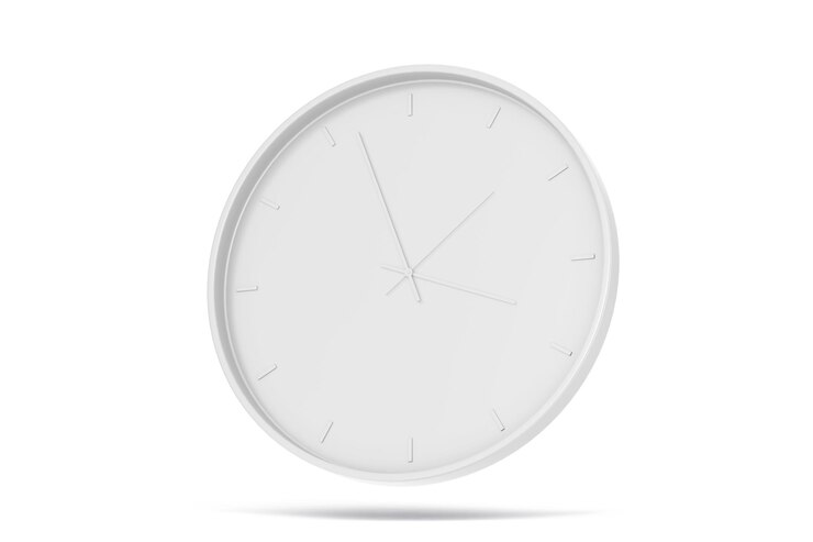 Relógio de parede branco com a hora de 12:05.