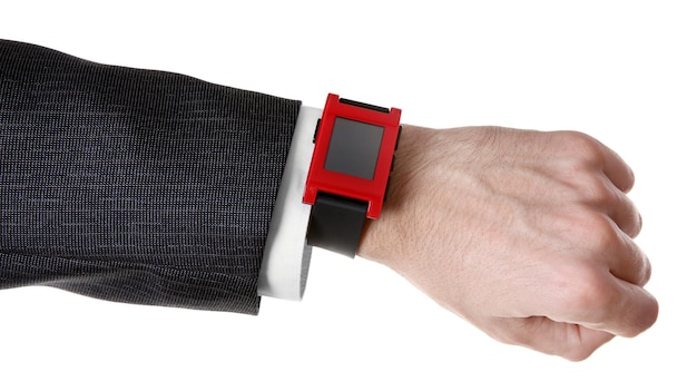 Relógio moderno no pulso de um empresário isolado em branco
