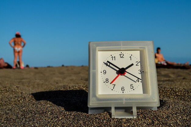 Relógio na Praia de Areia