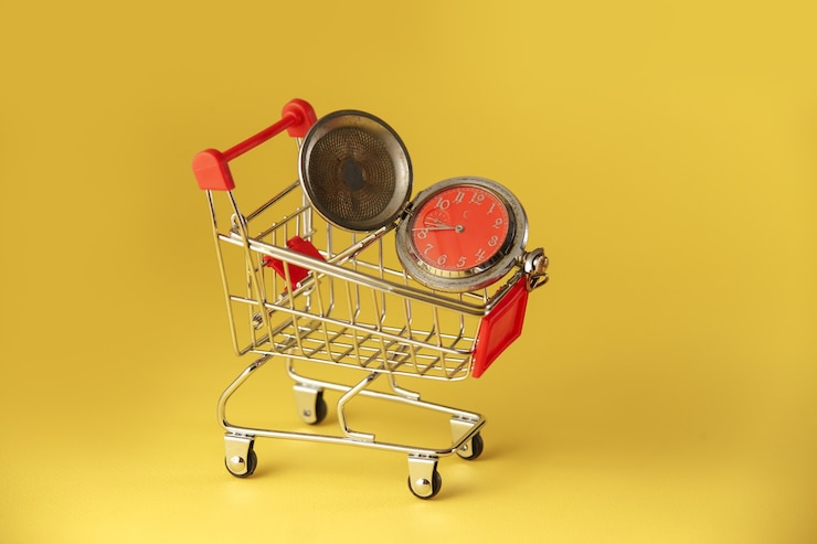 Foto relógio vermelho no carrinho de compras, falta de tempo, perda de tempo, compra de tempo, conceito de negócio.