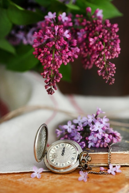 Reloj de bolsillo antiguo Postales antiguas y cartas con flor