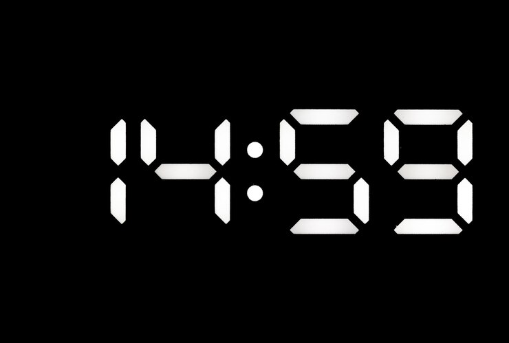 Foto reloj digital led blanco real sobre fondo negro