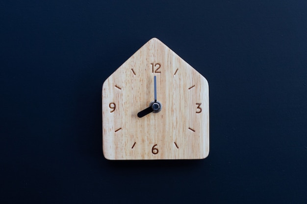 Reloj de madera o