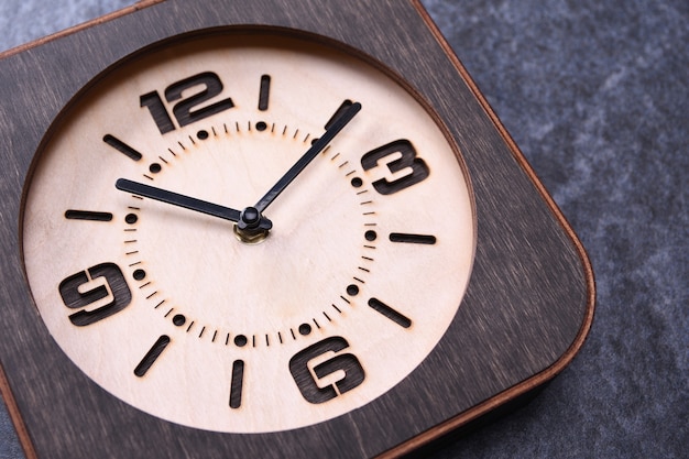 Reloj de madera