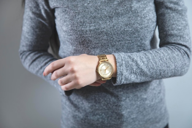 Foto reloj de mano de mujer