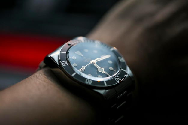 Reloj de muñeca cortado en casa