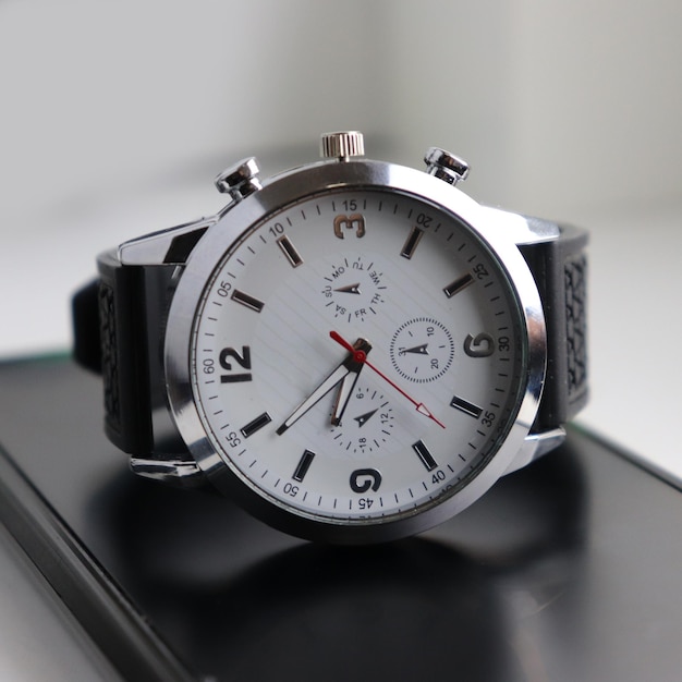 reloj negro plateado sin logotipo zoom