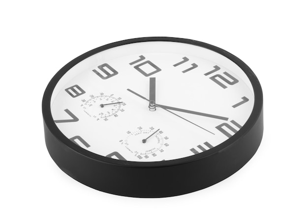 Foto reloj de oficina redondo sobre fondo blanco.
