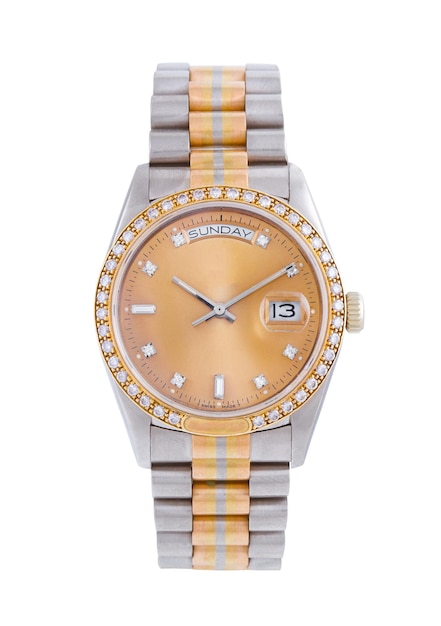 Reloj de pulsera de mujer de lujo aislado sobre un fondo blanco