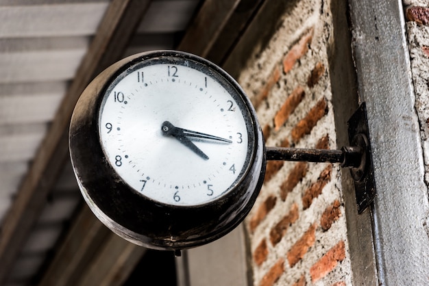 Reloj vintage en la pared