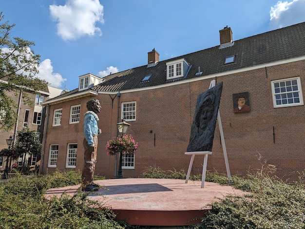 Rembrandtplaats o plaza Rembrandt en la ciudad natal de Rembrandt, Leiden, Holanda del Sur, Países Bajos