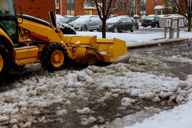 Foto remoção de neve após nevascas