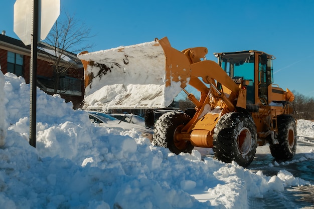 Remoción de nieve para remover vehículos.