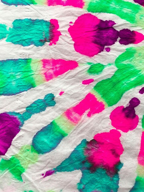 Remolino atado de la libertad. Ropa Teñida Boho. Efecto de acuarela Reggae. Textil de remolino psicodélico. Fondo espiral de teñido anudado. Bático Hippie. Muestra vibrante de Haight San Francisco. Verde y rojo