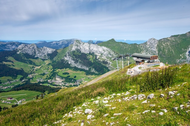 Remonte en paisaje de montaña El GrandBornand HauteSavoie France