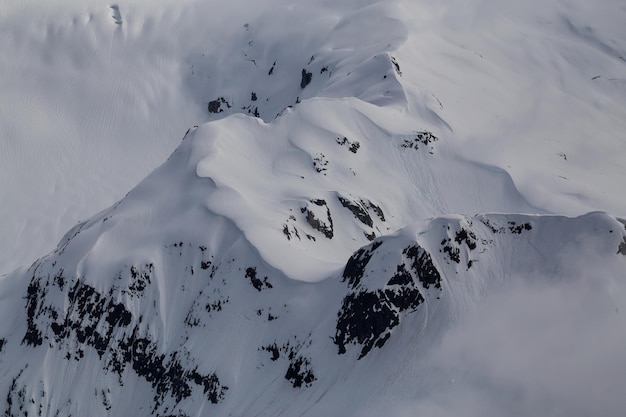 Remote Mountain Peak mit Schnee bedeckt