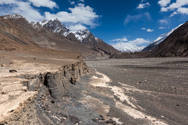 Foto remoto valle de shimshal en las montañas karakorum