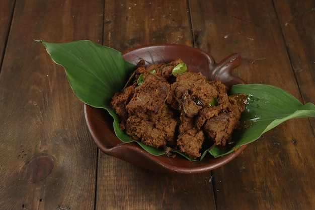 Rendang oder Randang ist das köstlichste Essen der Welt aus Rindergulasch und Kokosmilch