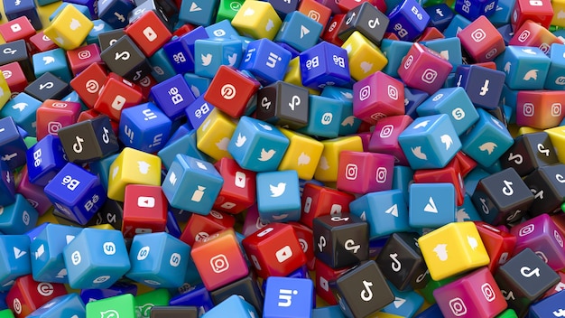 Render 3D de un montón de cubos multicolores con el logo de las principales aplicaciones de redes sociales.