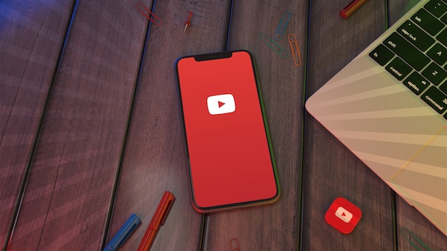 Renderização 3D de um smartphone exibindo o logotipo do aplicativo do Youtube em uma área de trabalho de madeira