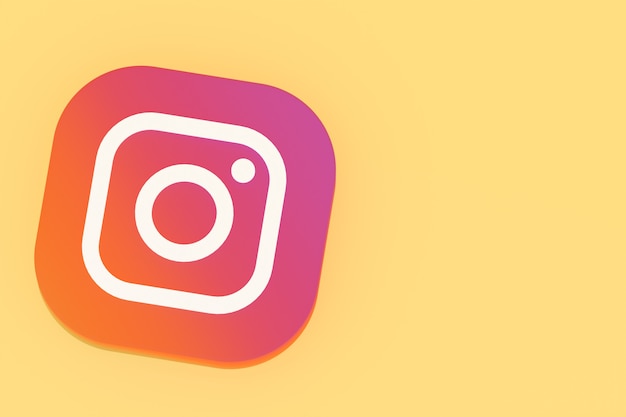 Renderização 3D do logotipo do aplicativo Instagram em fundo amarelo