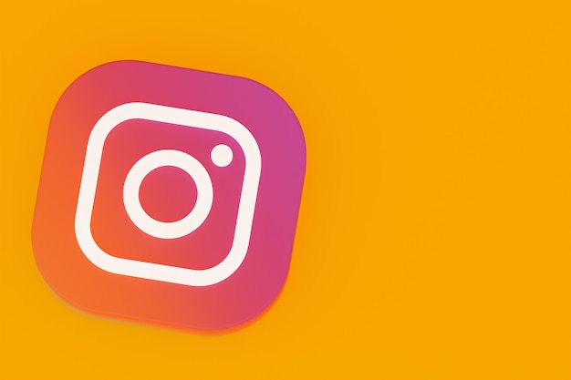 Renderização 3D do logotipo do aplicativo Instagram em fundo amarelo
