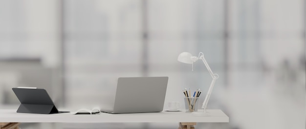 Renderização 3D, espaço de trabalho com laptop, tablet, lâmpada e material de escritório na mesa da sala de escritório, ilustração 3D