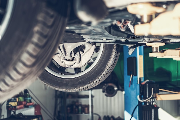 Reparación de automóviles en un ascensor