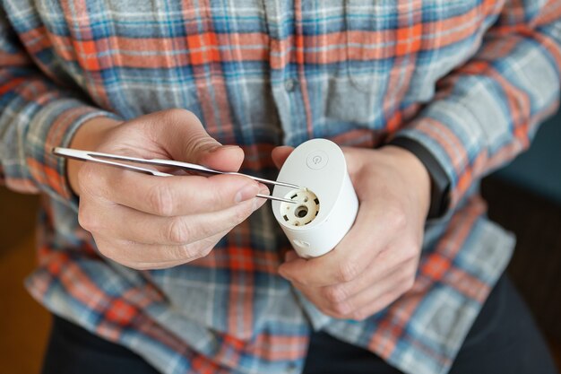 Reparación de hogar irrigador de limpieza de dientes. Protección contra la caries. Higiene oral.