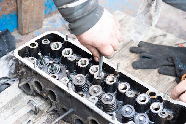 Reparación de motor por mecánico