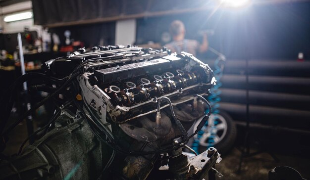 reparación de motores de automóviles, reemplazo de válvulas y árboles de levas