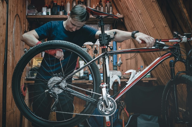 Reparación de servicio de bicicletas mecánico de bicicletas