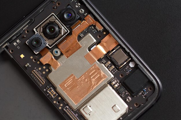 Reparación de teléfonos desmontados sin batería y tapa trasera