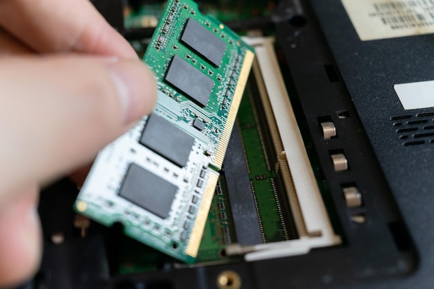 Los reparadores están reemplazando la RAM por computadora portátil