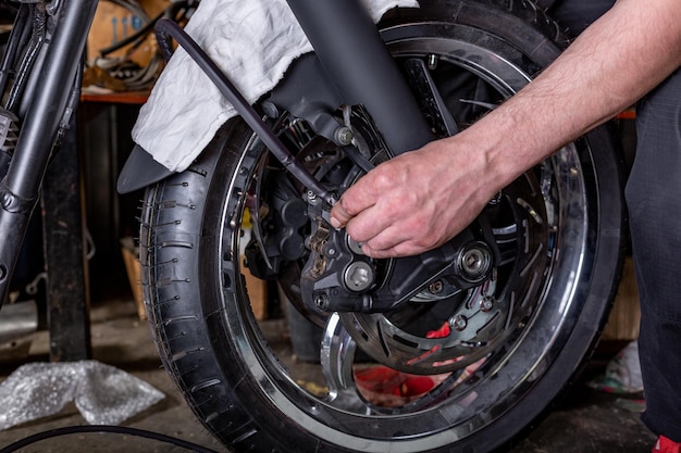 Reparando o pneu da motocicleta com kit de reparo Kit de reparo do plugue do pneu para pneus sem câmara