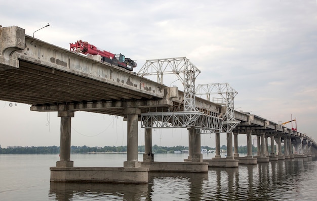 Reparatur der Zentralbrücke in der Stadt Dnepr