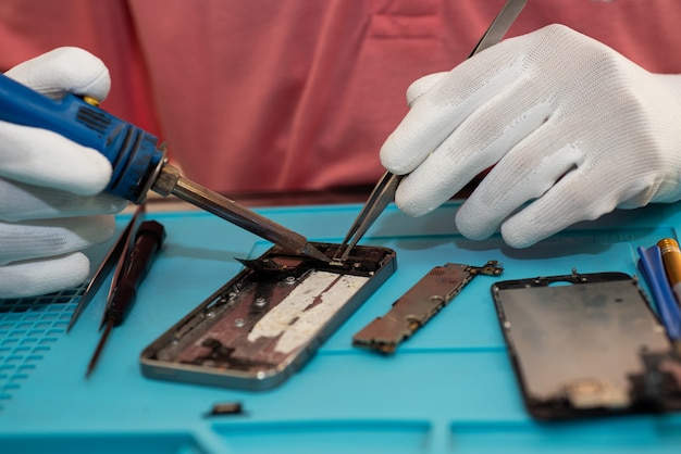 Reparieren Sie Mobiltelefone oder Smartphones