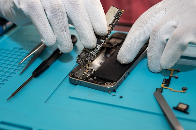 Reparieren Sie Mobiltelefone oder Smartphones