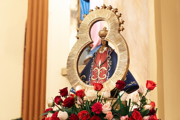 Réplica de la estatua de Nuestra Señora de Suyapa en la Catedral de San Isidro en La Ceiba Honduras