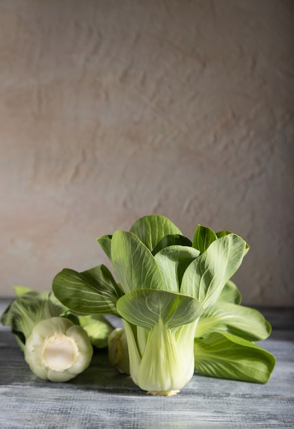 Repolho chinês bok choy verde fresco ou pac choi