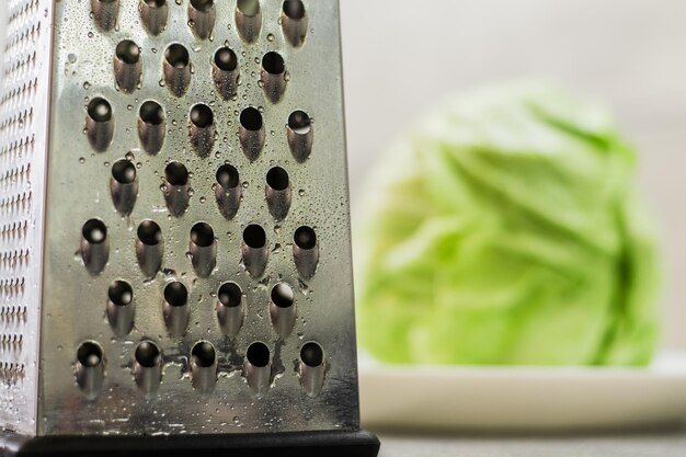 Repolho verde fresco na cozinha Vitaminas de salada fresca