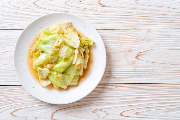 Repollo frito con salsa de pescado