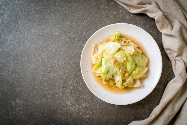 Repollo frito con salsa de pescado