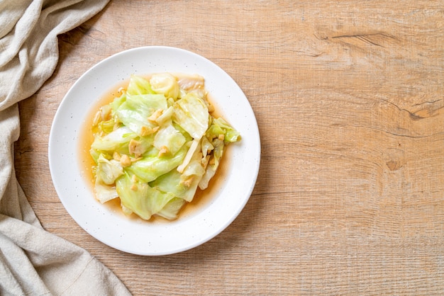 Repollo frito con salsa de pescado