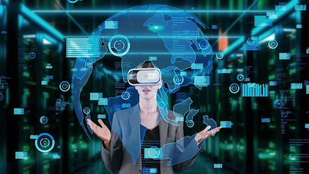 La reportera presenta el mundo de las noticias girando a través de VR en el aparato del servidor