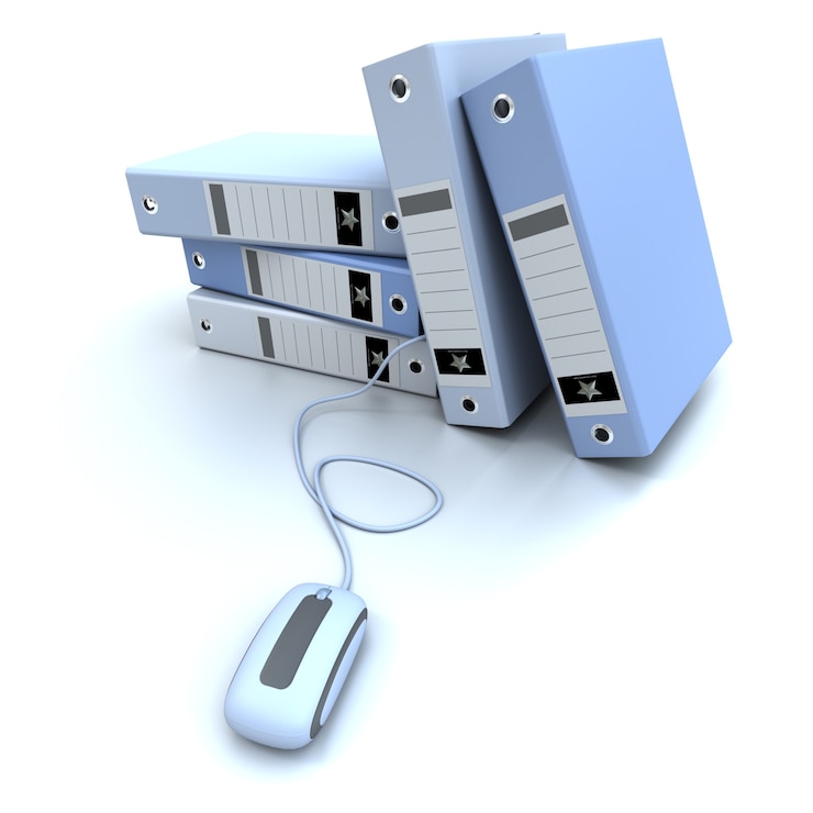 Foto representación 3d de un grupo de carpetas de anillas azules conectadas a un mouse de computadora