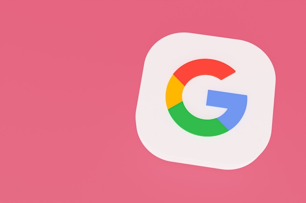 Foto representación 3d del logotipo de la aplicación de google sobre fondo rosa